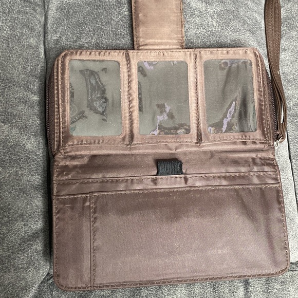 ๐ป Brown & Navy Printed Pattern Functional Wallet Casual Wristlet! ๐ Preloved - Picture 4 of 8